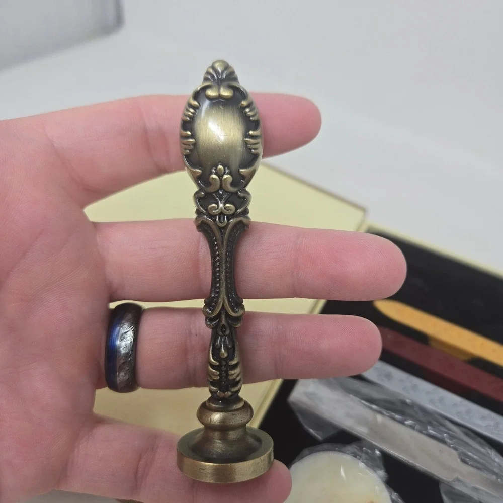 SAMYO seal burgundy personalizing